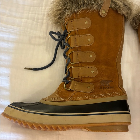 Hand crafted SOREL natural rubber boots - Picture 2 of 7